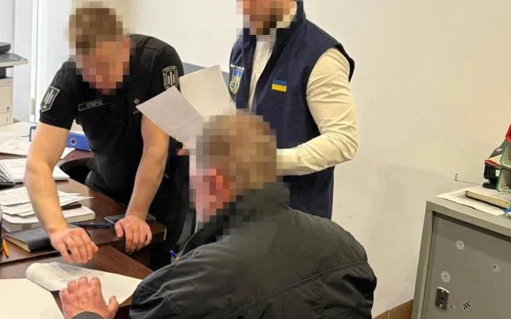 Шахраї заволоділи квартирами на понад 2,6 млн грн: повідомлено про підозру