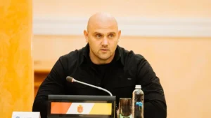 Двоє юнаків у важкому стані після удару по будинку в Одесі